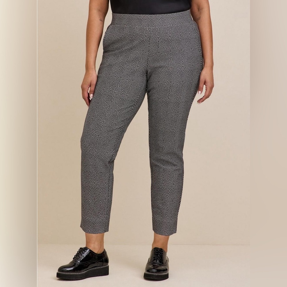 Torrid Pull-On Relaxed High-Rise Taper Pant Herringbone Size 3X